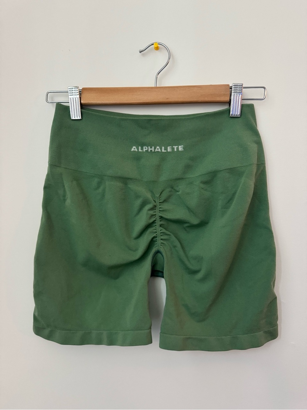 Alphalete Women's Forest Green Scrunch Back High-Rise Bike Shorts